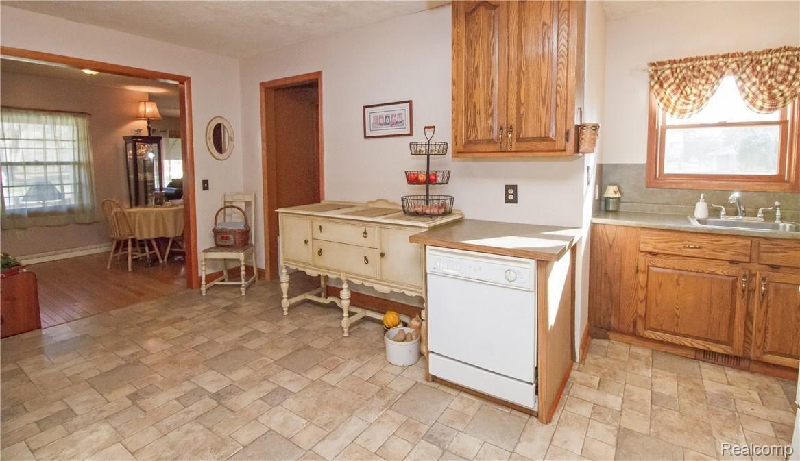8742 State Road Millington, MI 48746 - Photo 12 of 43 Kitchen8.jpg