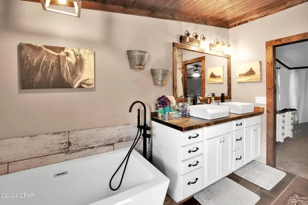 $270,000 | 17011 Roll O Home Road, Fountain, FL 32438