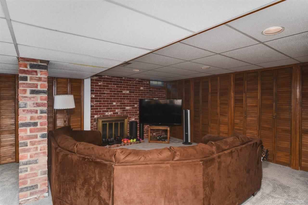 1684 Hawthorne Road Grosse Pointe Woods, MI 48236 - Photo 21 of 29
