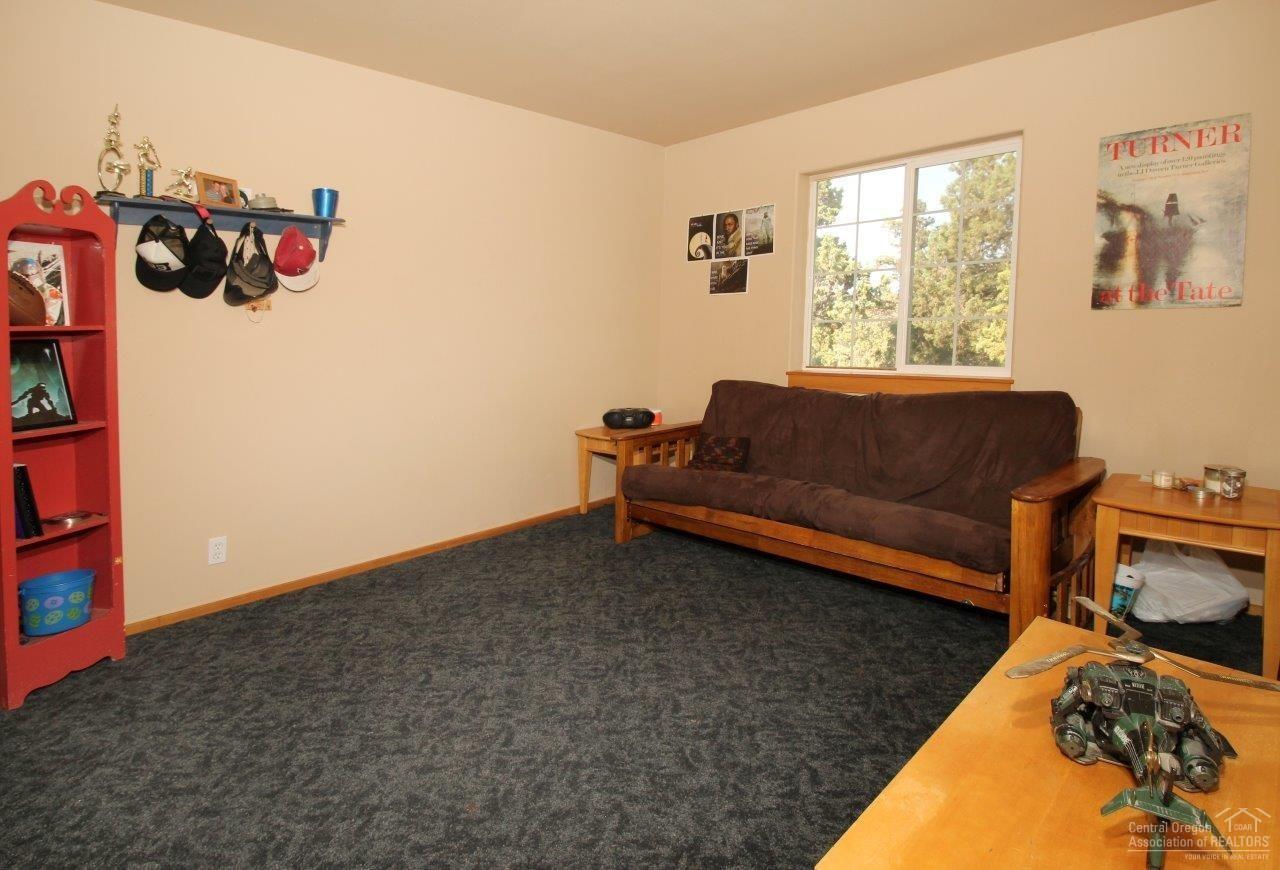 64624 Deschutes Market Road Bend, OR 97701 - Photo 17 of 25 Upstairs bedroom is generously sized