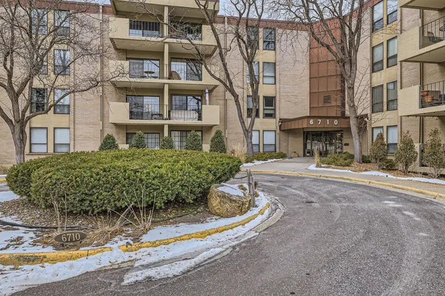 $149,900 | 6710 Vernon Avenue South, Unit 307, Edina, MN 55436