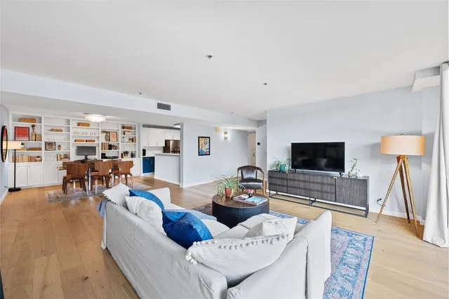 $2,700 | 40 North Interstate Highway 35, Unit 2B2, Austin, TX 78701