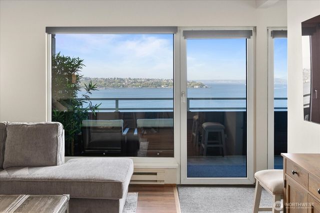 $699,000 | 1415 2nd Avenue, Unit 1801, Seattle, WA 98101