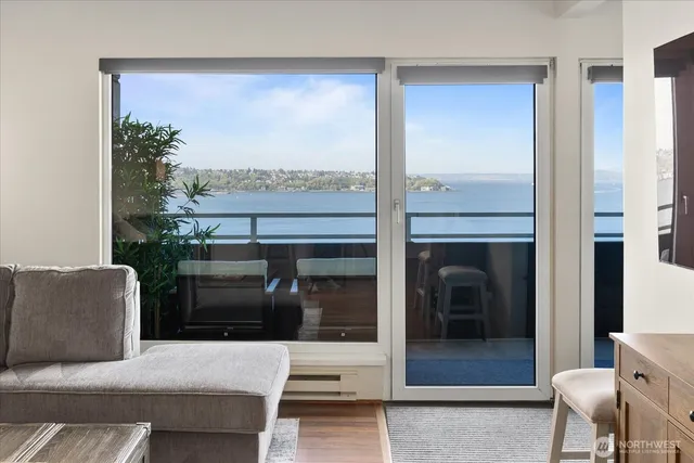 $699,000 | 1415 2nd Avenue, Unit 1801, Seattle, WA 98101