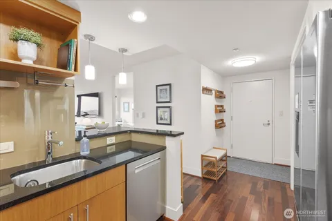 $699,000 | 1415 2nd Avenue, Unit 1801, Seattle, WA 98101