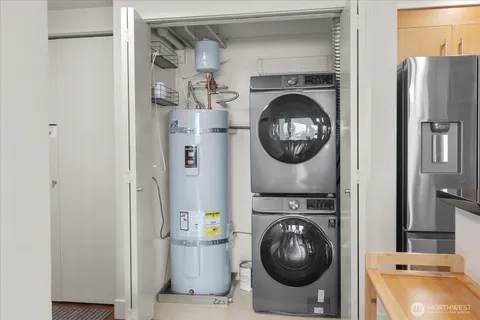 $699,000 | 1415 2nd Avenue, Unit 1801, Seattle, WA 98101