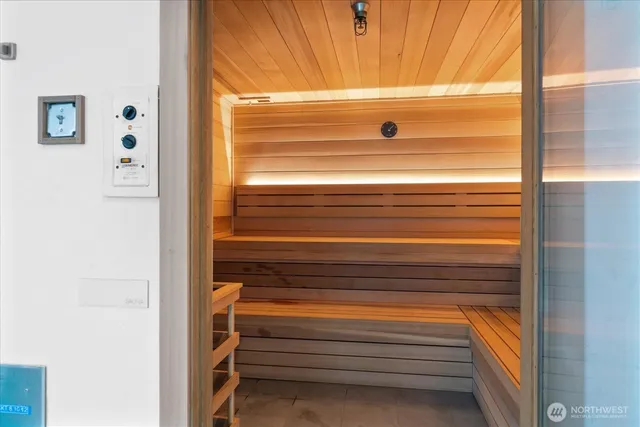 $699,000 | 1415 2nd Avenue, Unit 1801, Seattle, WA 98101