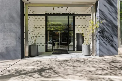 $699,000 | 1415 2nd Avenue, Unit 1801, Seattle, WA 98101