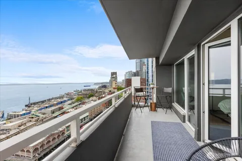 $699,000 | 1415 2nd Avenue, Unit 1801, Seattle, WA 98101