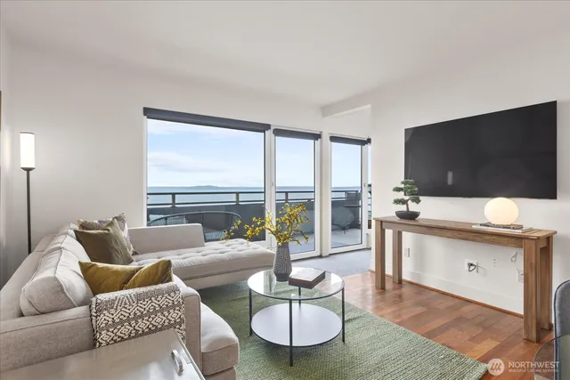 $699,000 | 1415 2nd Avenue, Unit 1801, Seattle, WA 98101