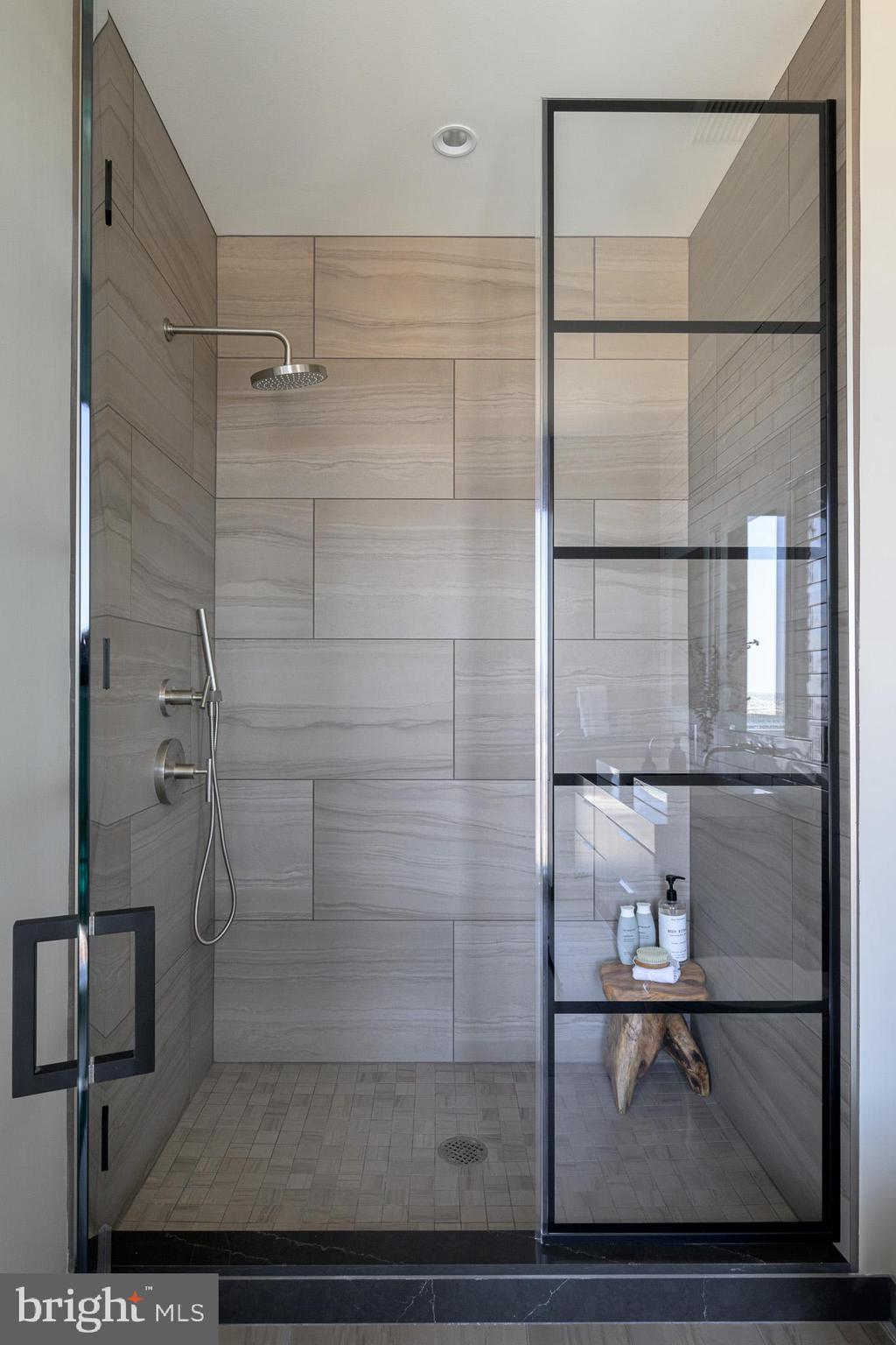 1-5 Dock Street, Unit PH2902 Philadelphia, PA 19106 - Photo 18 of 32