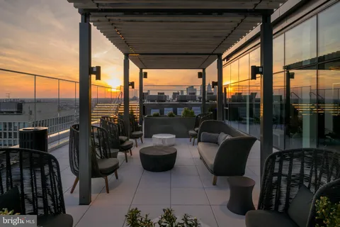 $10,195 | 1-5 Dock Street, Unit PH2902, Philadelphia, PA 19106