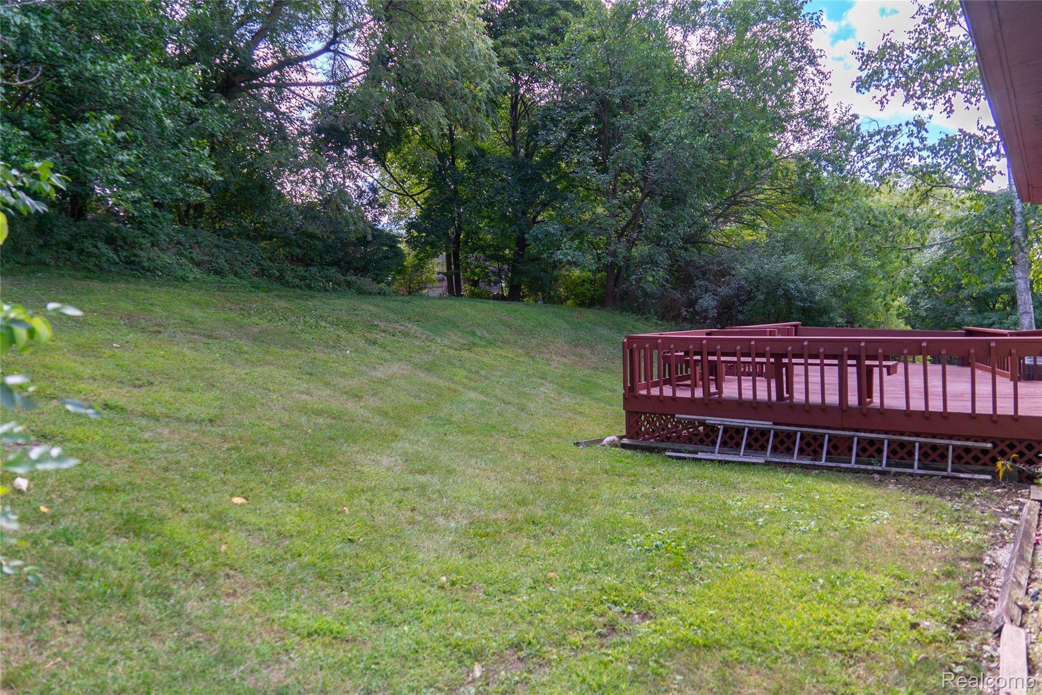 35875 Smithfield Road Farmington, MI 48335 - Photo 48 of 58 DSC05770.jpg