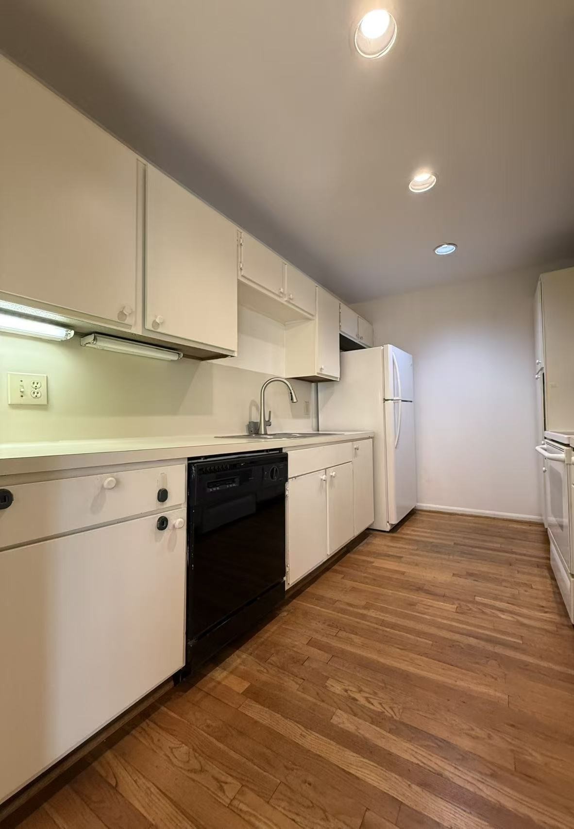 2829 Timmons Lane, Unit 176 Houston, TX 77027 - Photo 4 of 23