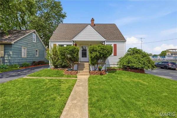 $289,000 | 617 Lindenwood Avenue, St. Charles, MO 63301