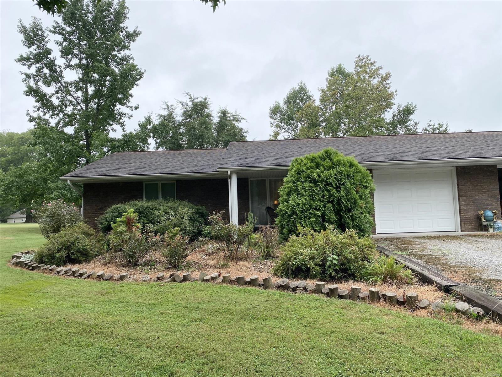 5477 Country Club Road Murphysboro, IL 62966 - Photo 2 of 4 Gallery Image 2