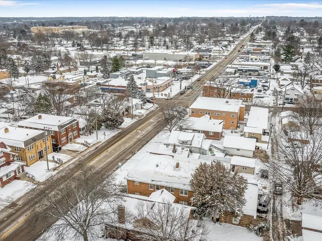 $350,000 | 2321 Broadway, Rockford, IL 61104