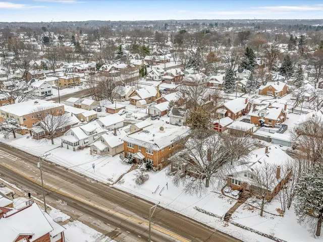 $350,000 | 2321 Broadway, Rockford, IL 61104