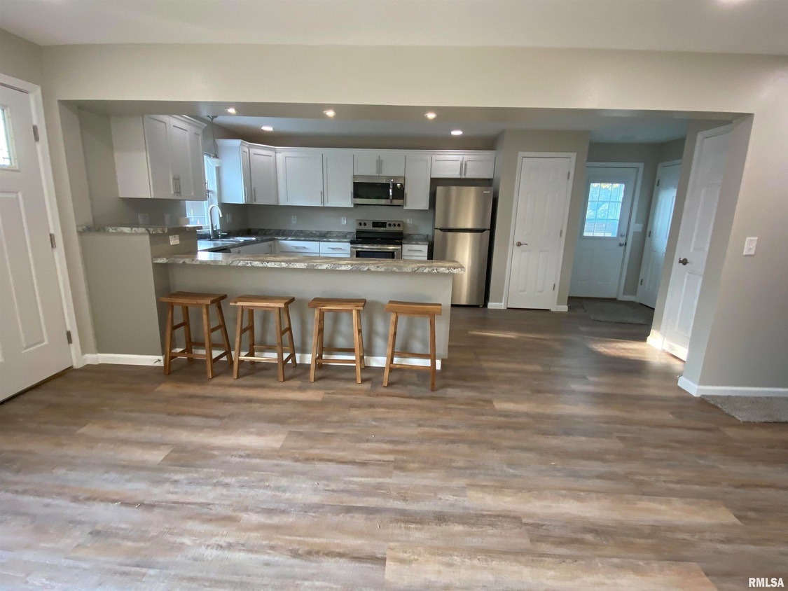 1328 Dean Street Centralia, IL 62801 - Photo 2 of 7