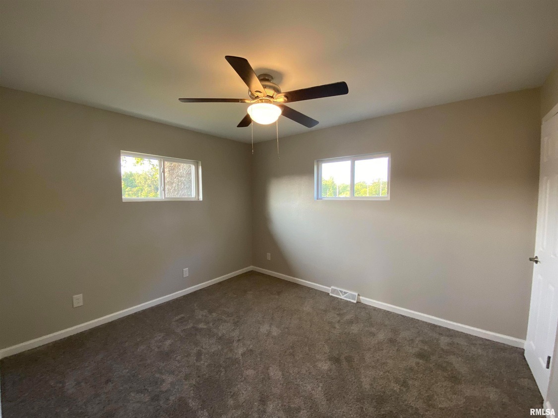 1328 Dean Street Centralia, IL 62801 - Photo 4 of 7