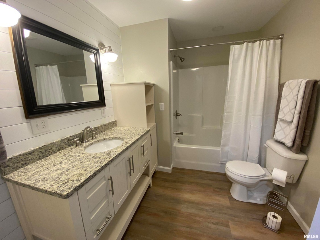 1328 Dean Street Centralia, IL 62801 - Photo 5 of 7