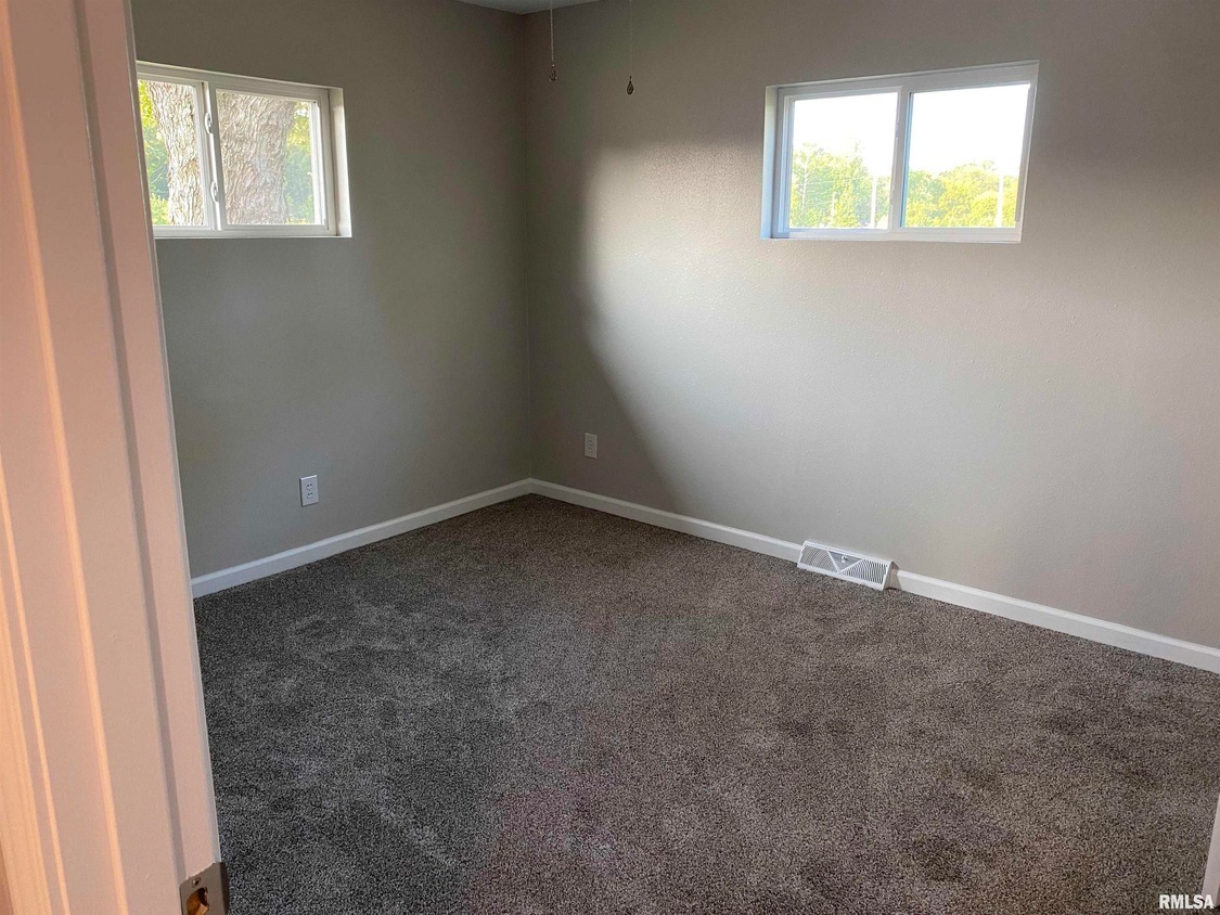 1328 Dean Street Centralia, IL 62801 - Photo 6 of 7
