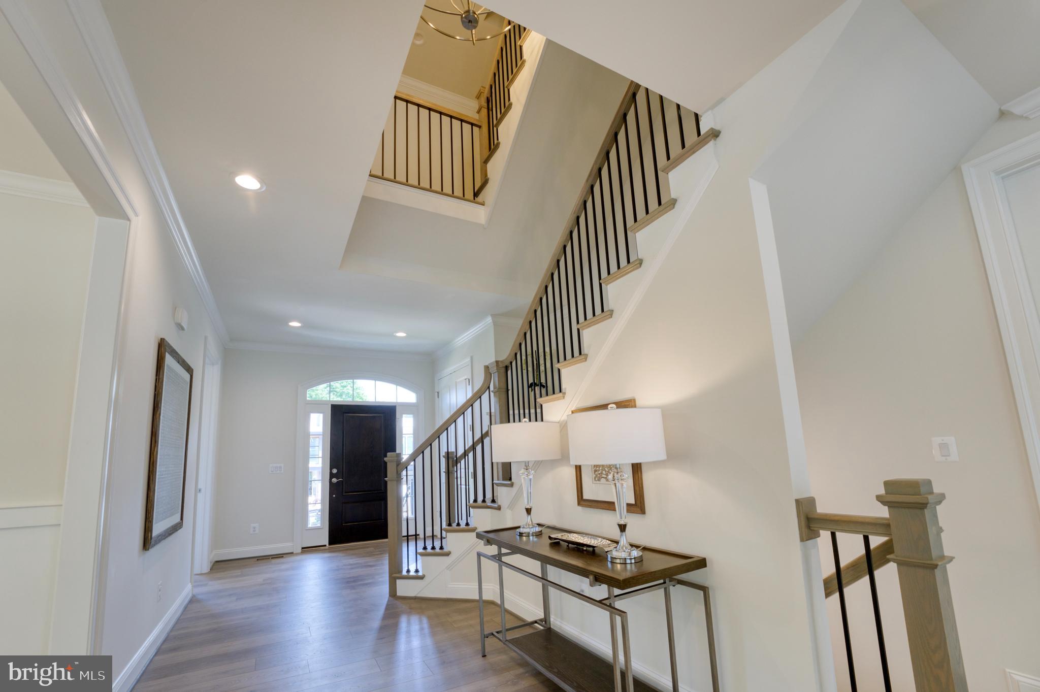 1402 Pathfinder Lane McLean, VA 22101 - Photo 5 of 52 THE CHANTICLEER III, 4 LEVELS OF LVIING SPACE