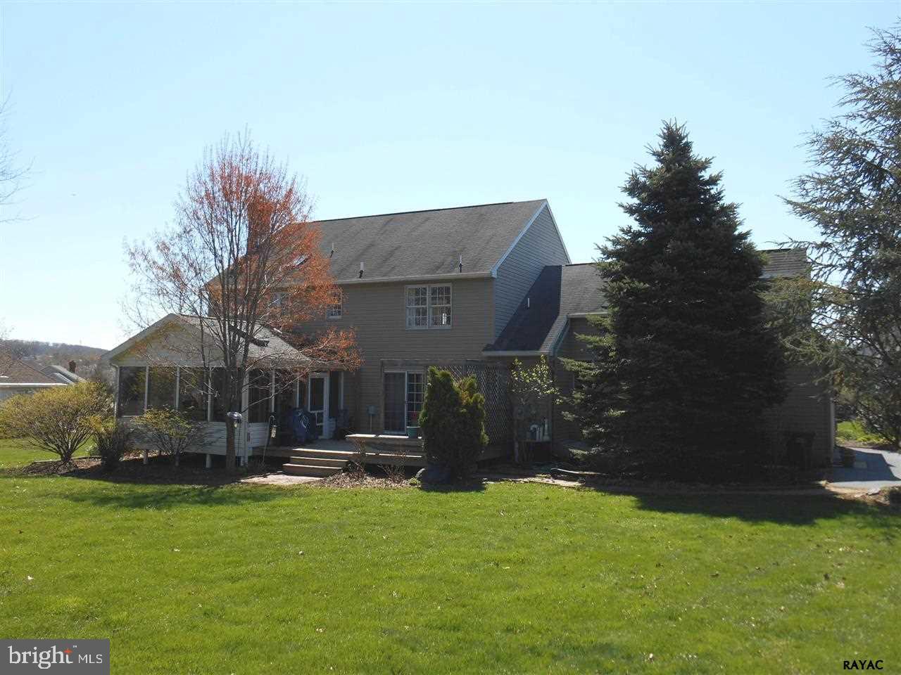 2737 Chestnut Run Road York, PA 17402 - Photo 2 of 25 Gallery Image 2