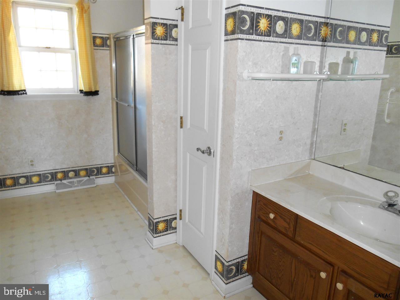 2737 Chestnut Run Road York, PA 17402 - Photo 19 of 25 Gallery Image 19