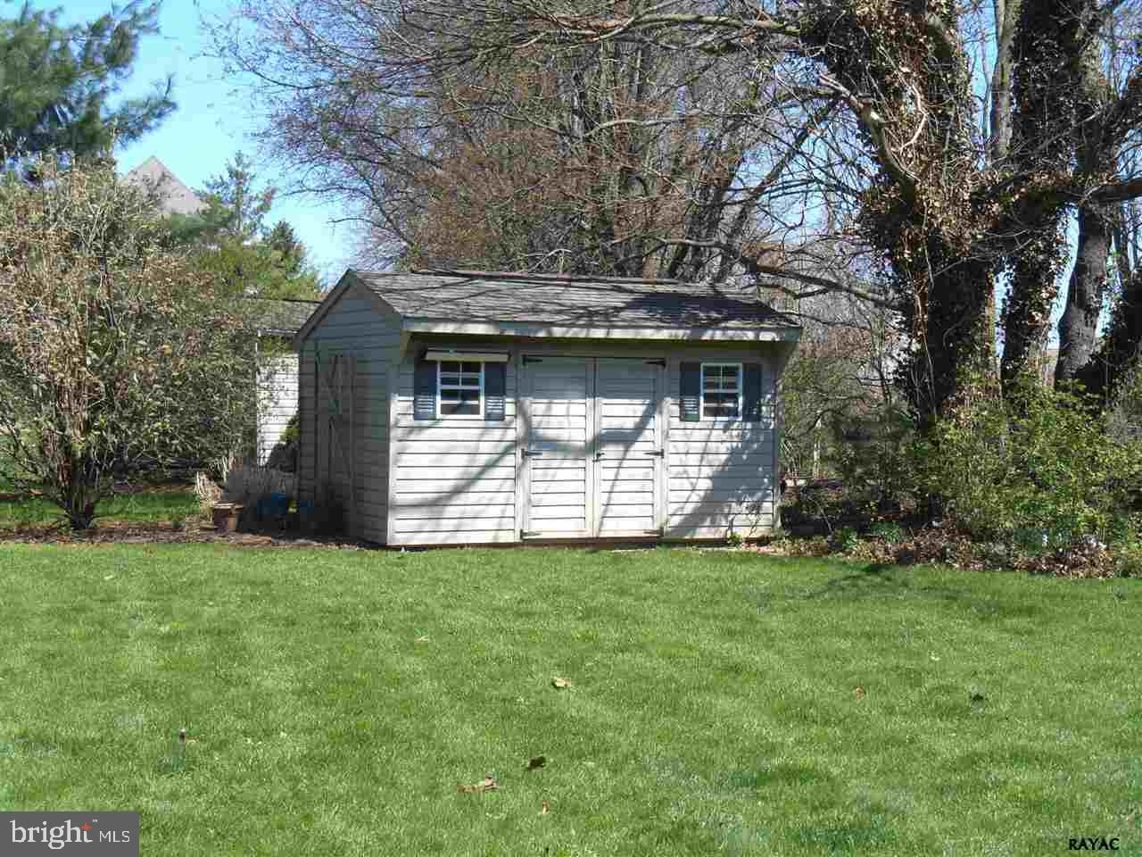 2737 Chestnut Run Road York, PA 17402 - Photo 4 of 25 Gallery Image 4