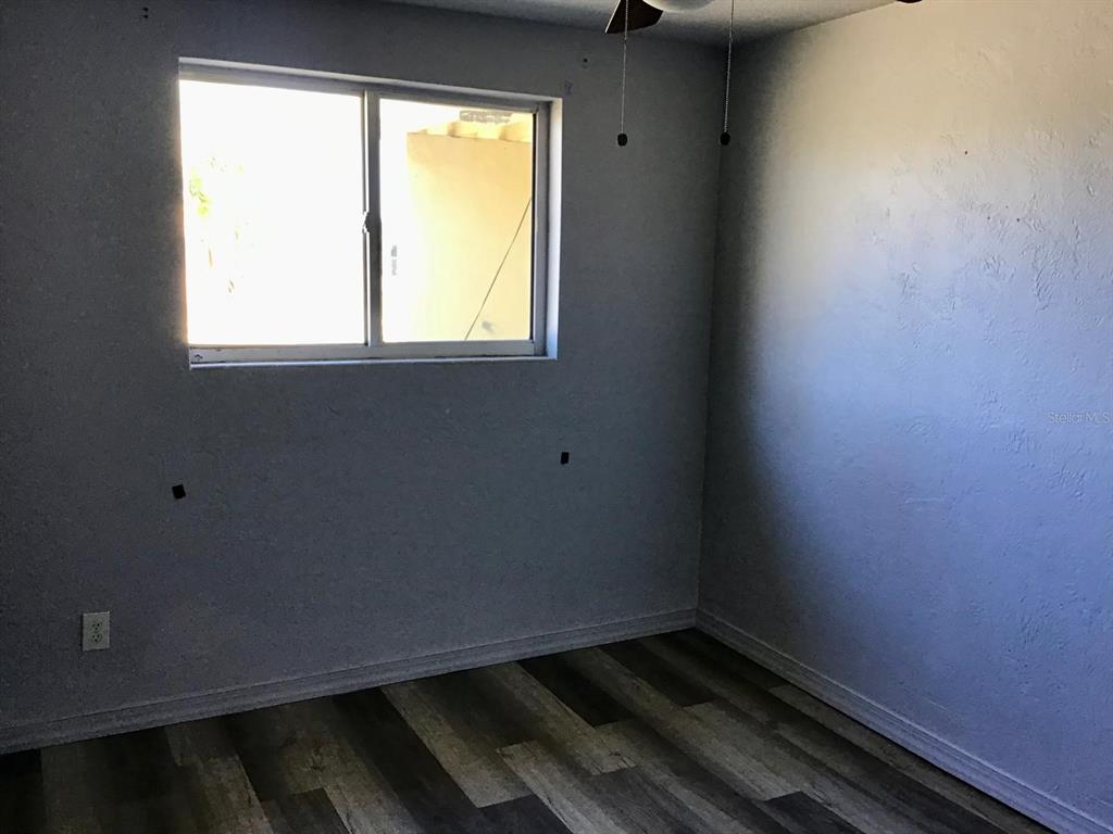 854 Derbyshire Road Daytona Beach, FL 32117 - Photo 7 of 12 a small space with a window