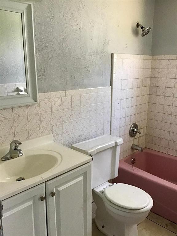 854 Derbyshire Road Daytona Beach, FL 32117 - Photo 9 of 12 a bathroom with a sink a toilet and shower