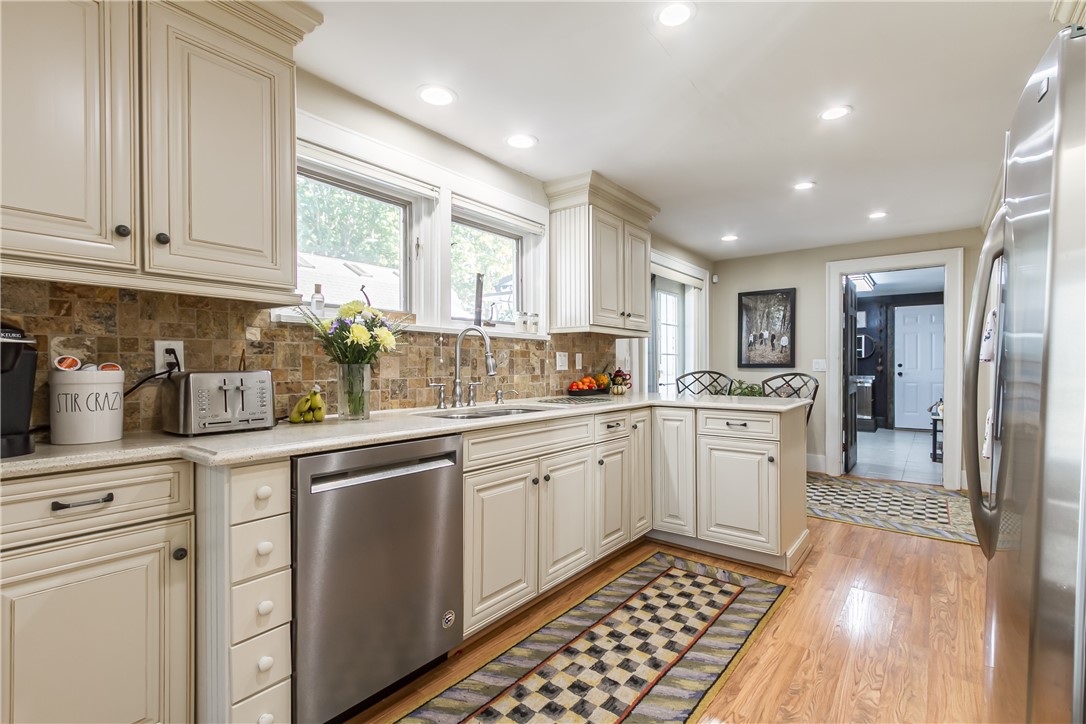 3079 Lake Road Williamson, NY 14589 - Photo 22 of 50 DESIGNER COOK'S KITCHEN WITH BEAUTIFUL CABINETRY,