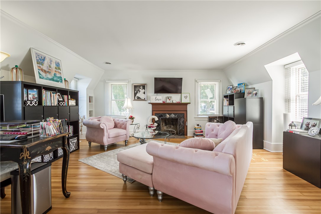 3079 Lake Road Williamson, NY 14589 - Photo 29 of 50 ULTIMATE LAKEVIEW OWNER'S SUITE WITH FIREPLACE LIV