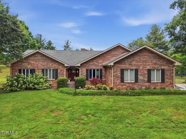 $799,900 | 165 Fairway Drive, Greeneville, TN 37743