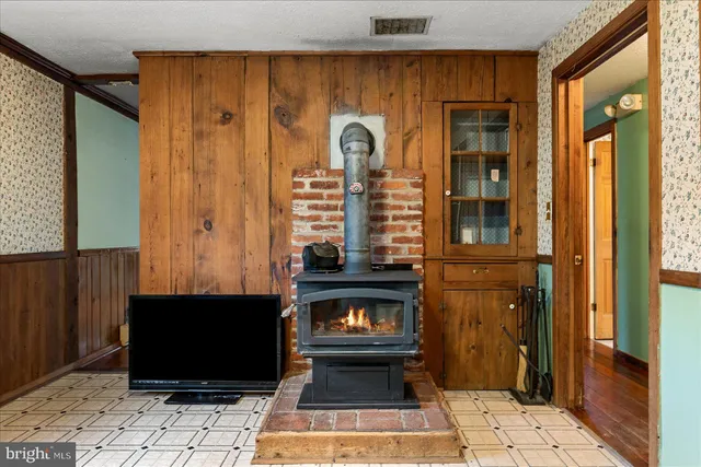 $249,900 | 186 Pine Cone Drive, Cross Junction, VA 22625