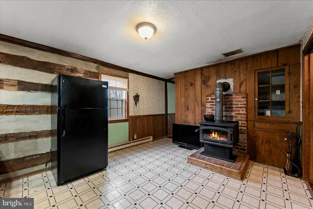 $249,900 | 186 Pine Cone Drive, Cross Junction, VA 22625