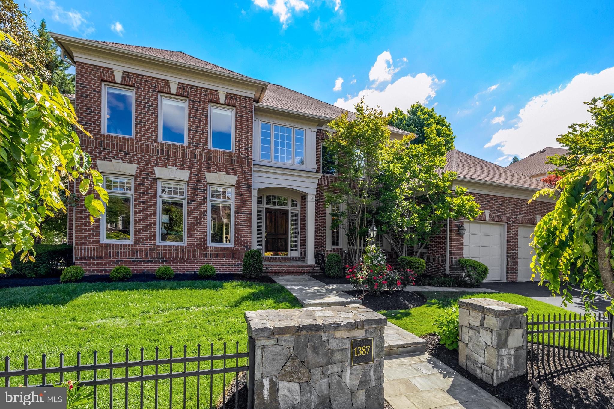 1387 Cameron Heath Drive Reston, VA 20194 - Photo 4 of 67