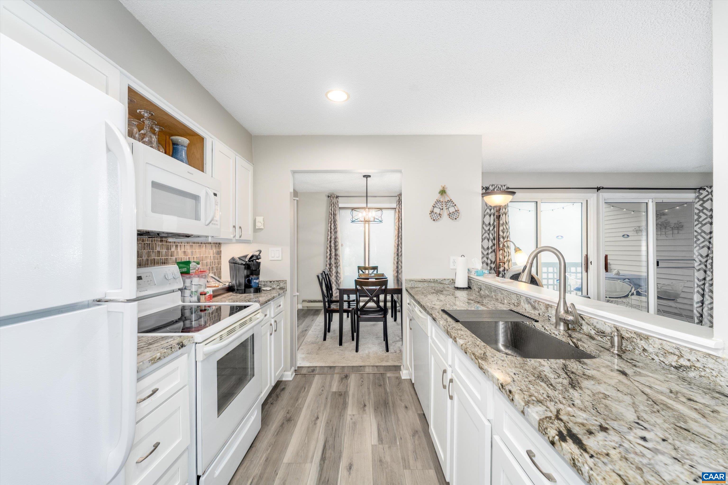 2029 Stone Ridge Roseland, VA 22967 - Photo 5 of 39 Kitchen