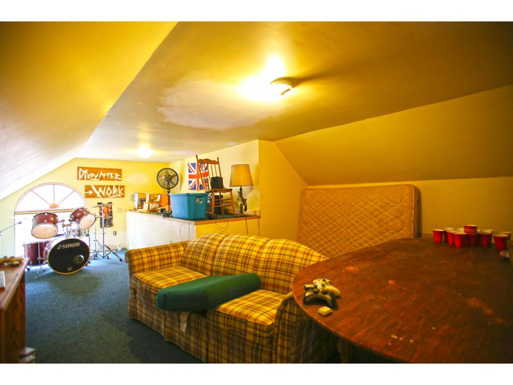 2032 Highway 2 Waterbury, VT 05676 - Photo 17 of 36