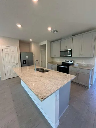 $2,100 | 846 Legacy Drive, Davenport, FL 33896