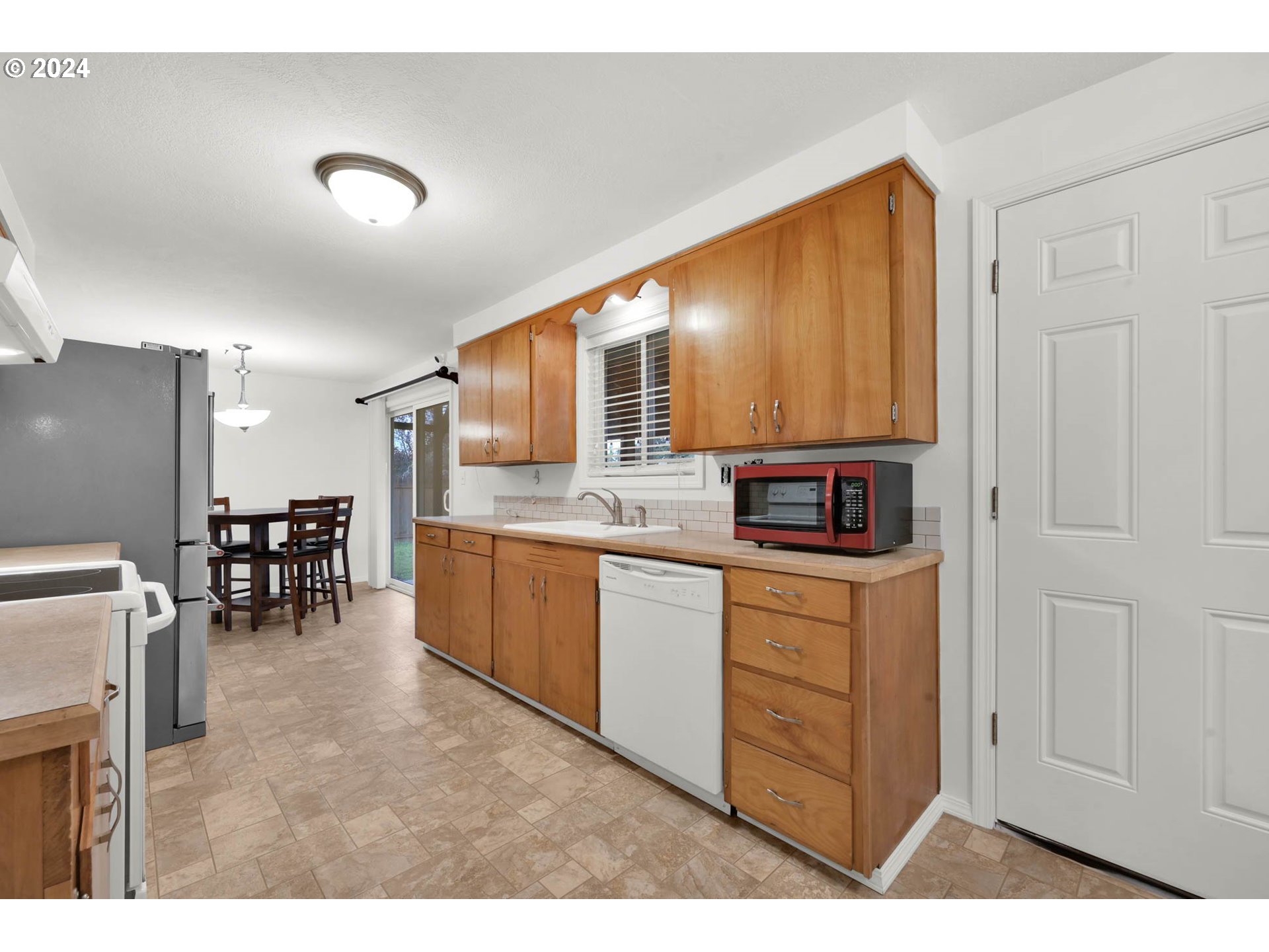 419 37th Street Springfield, OR 97478 - Photo 15 of 35