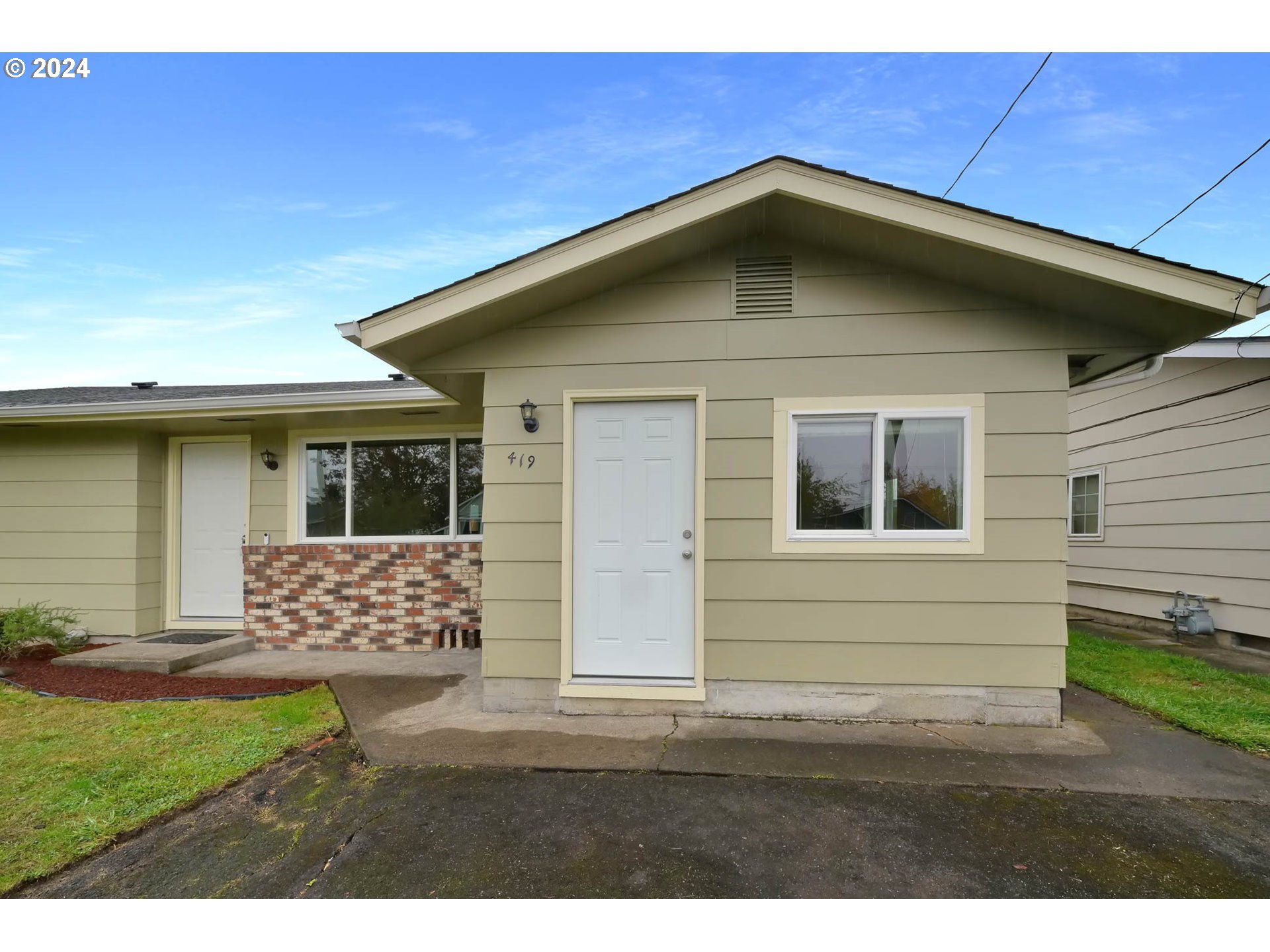 419 37th Street Springfield, OR 97478 - Photo 2 of 35