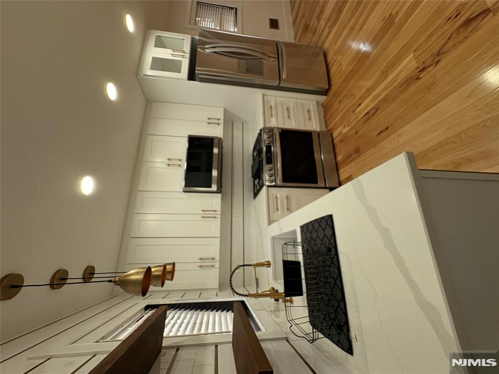 17 Zabriskie Street, Unit 1705 Hackensack, NJ 07601 - Photo 2 of 15