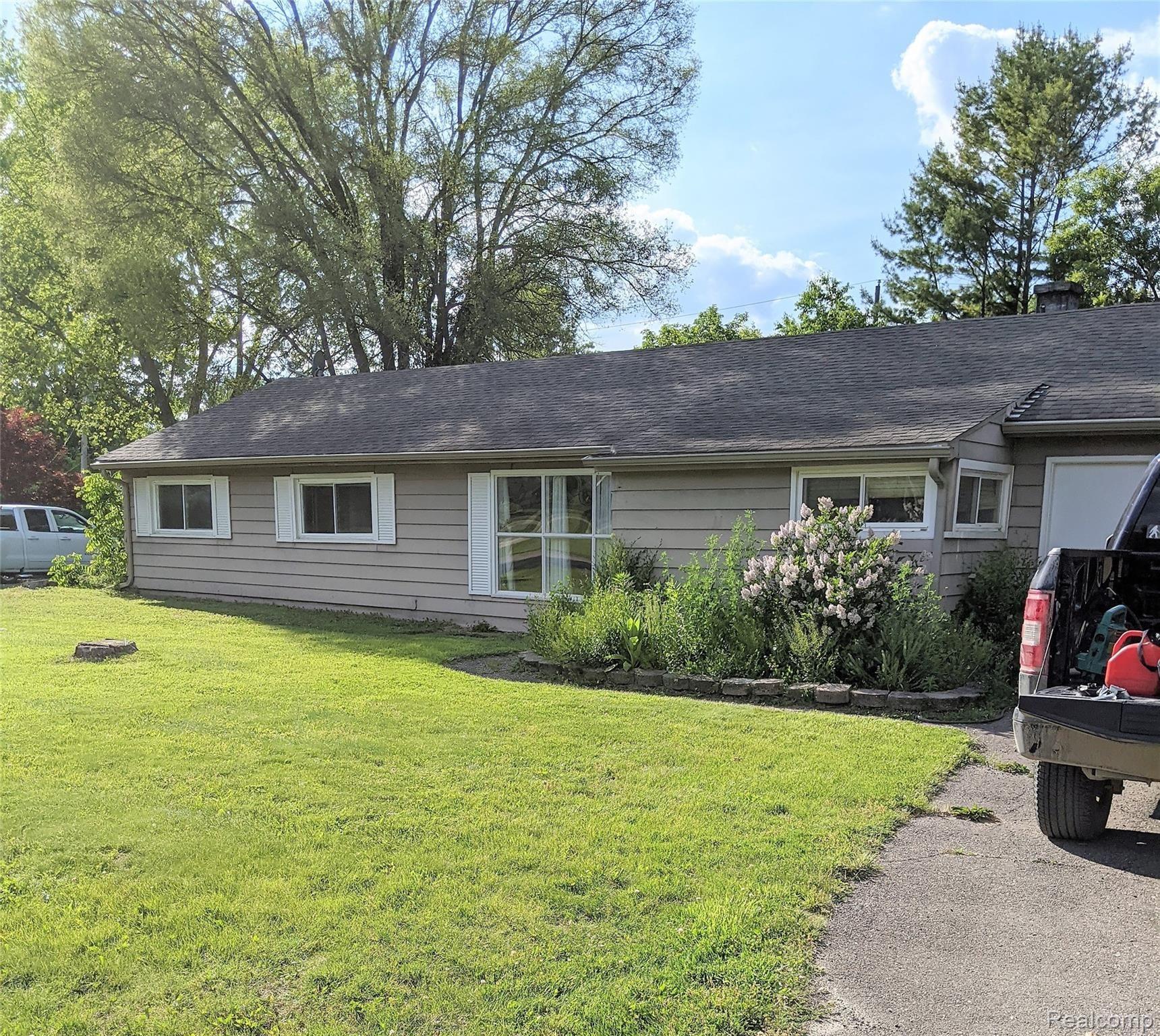 6320 Hermana Road West Bloomfield, MI 48324 - Photo 1 of 18 PXL_20210601_214149918.jpg