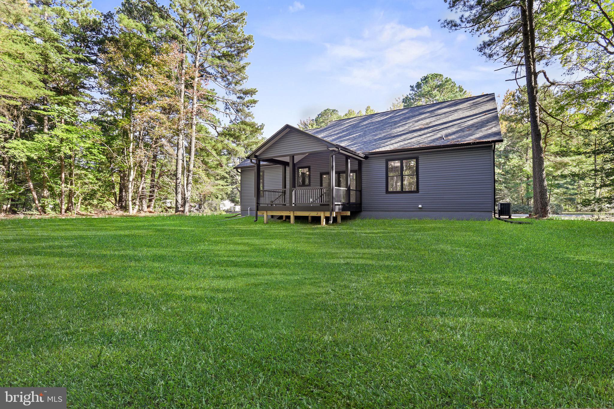 195 North Glebe Road Montross, VA 22520 - Photo 36 of 53 a front view of a house with garden