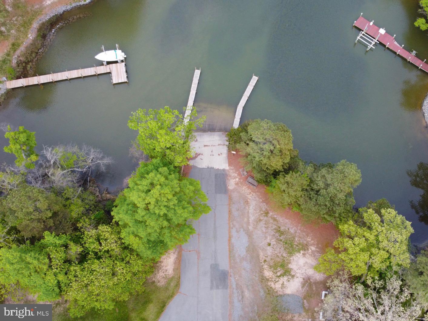 195 North Glebe Road Montross, VA 22520 - Photo 47 of 53 a view of a bunch of flowers in it