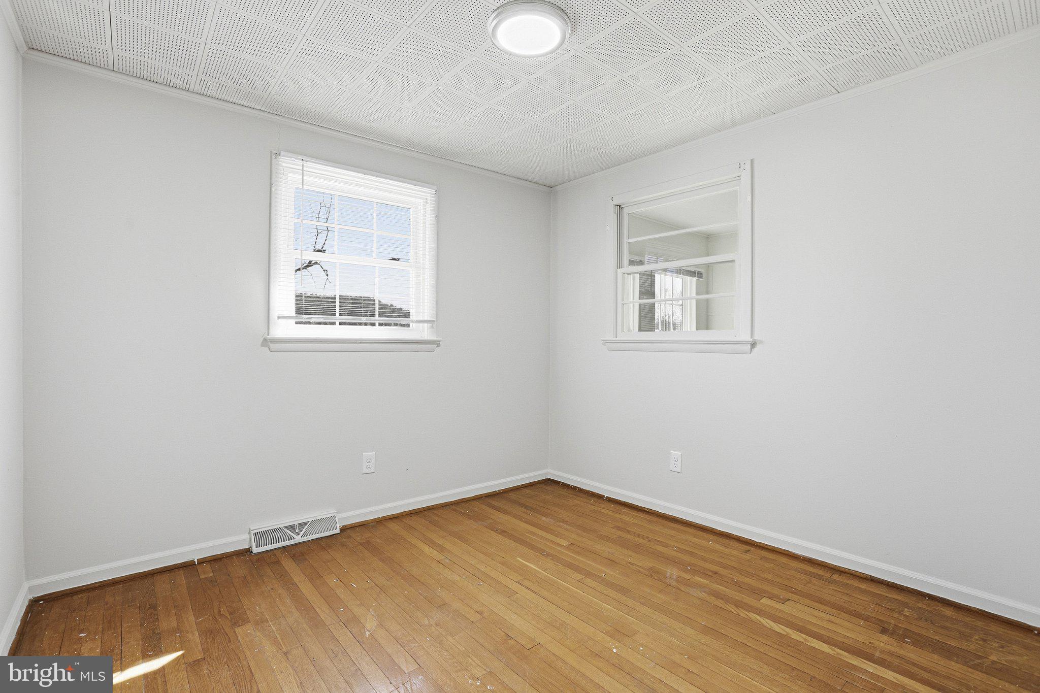 20289 Ridge Road Colonial Beach, VA 22443 - Photo 17 of 28 Bright and airy blank canvas room.