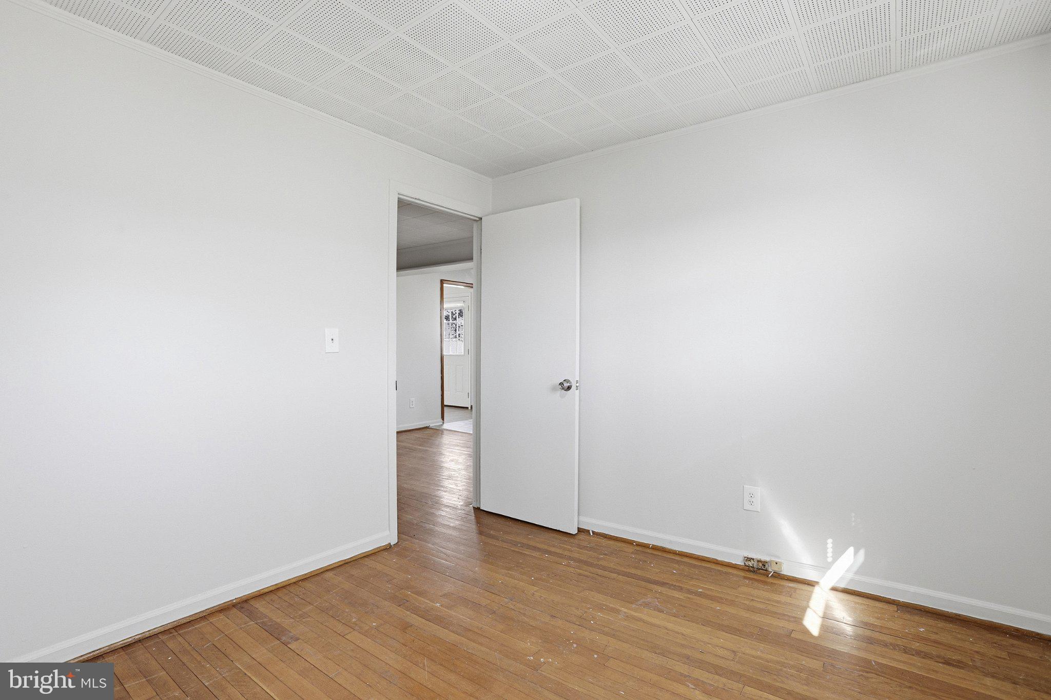 20289 Ridge Road Colonial Beach, VA 22443 - Photo 18 of 28 Bright and airy blank canvas room.