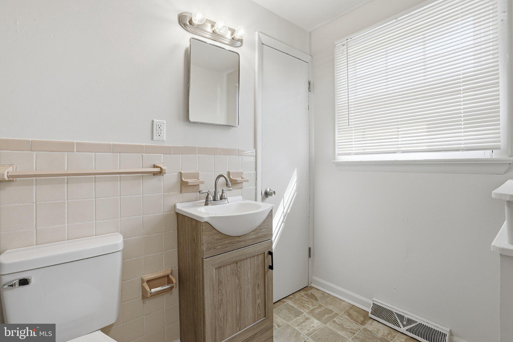 20289 Ridge Road Colonial Beach, VA 22443 - Photo 21 of 28 Bright and airy bathroom retreat.